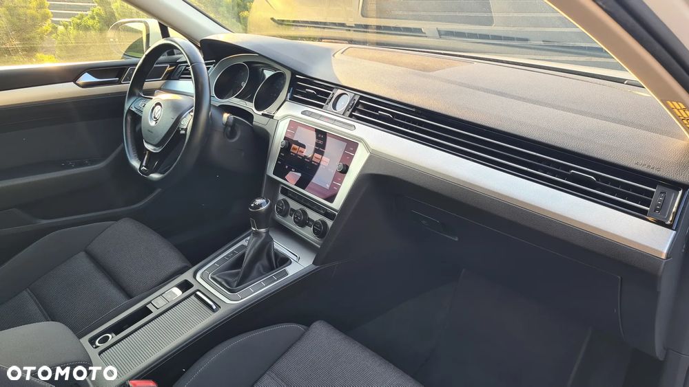 Volkswagen Passat 2.0 TDI SCR Elegance - 6