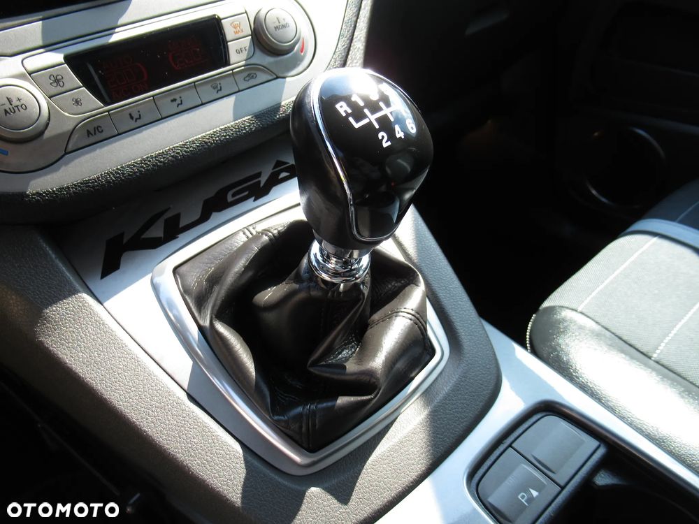 Ford Kuga 2.0 TDCi 2x4 Titanium - 29