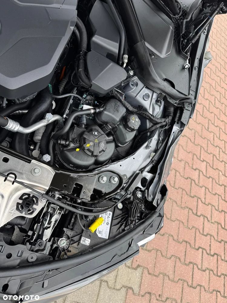 BMW Seria 3 330e xDrive M Sport sport - 25
