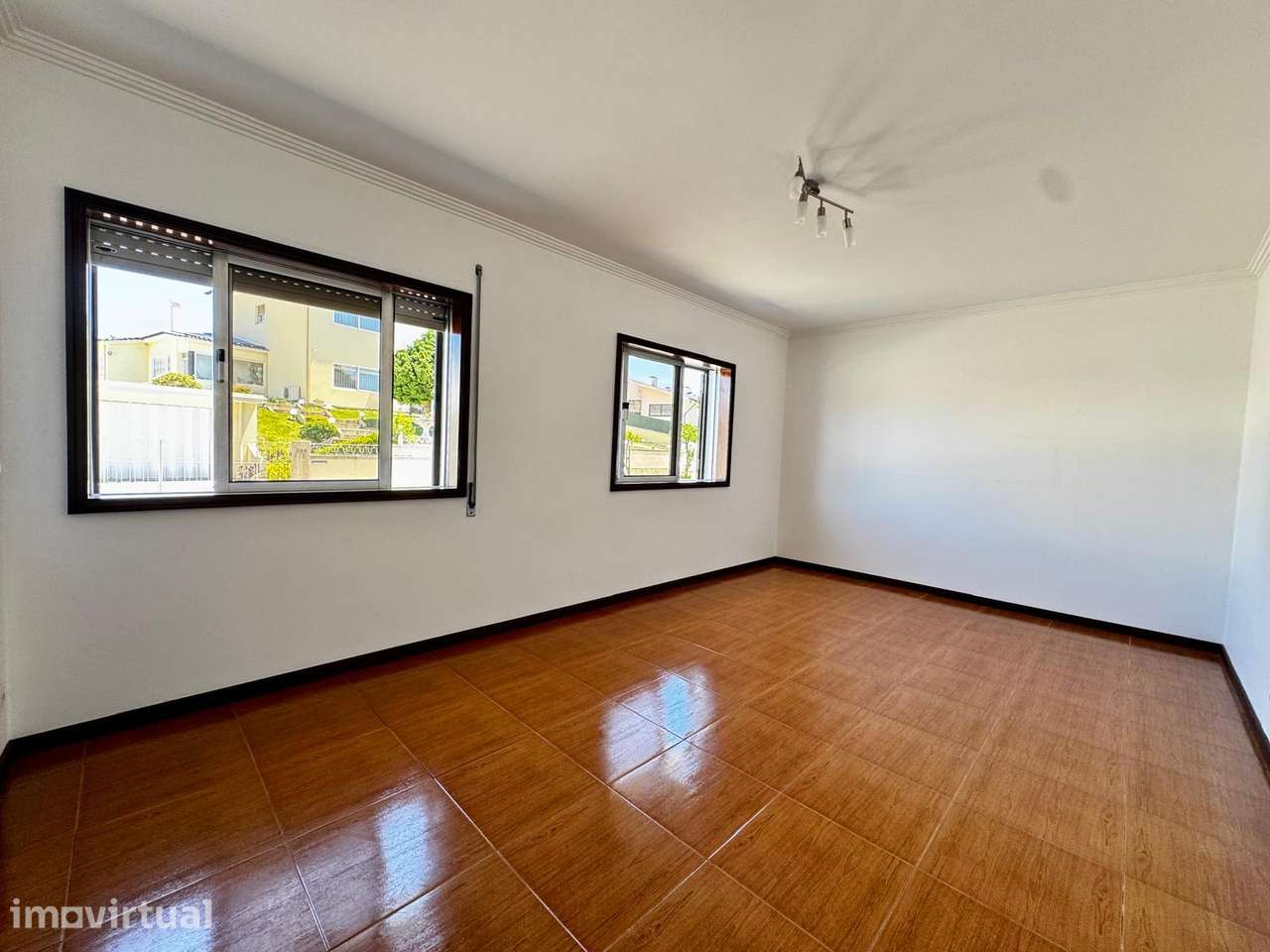 Moradia T5 Remodelada em Escapães - Grande imagem: 4/37