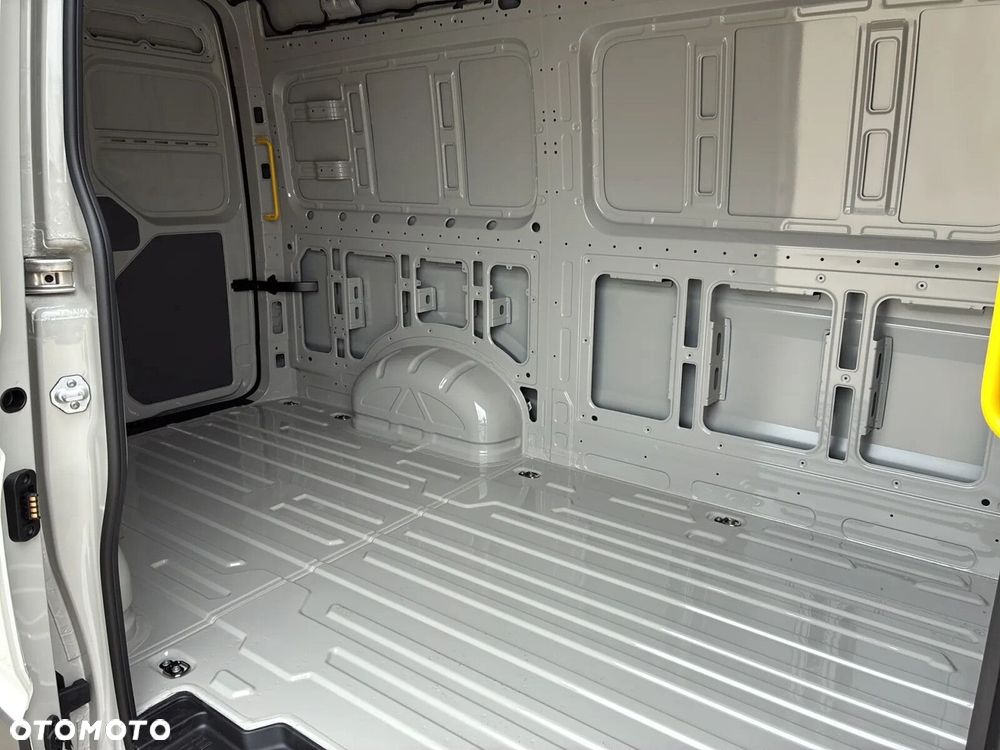 Volkswagen Crafter Furgon 35, 2.0 TDI 177KM, Wysoki dach, r. o. 3640mm - 13