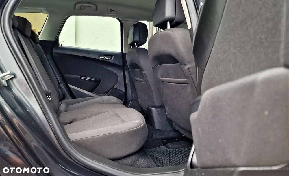 Opel Astra IV 1.6 CDTI Essentia - 13