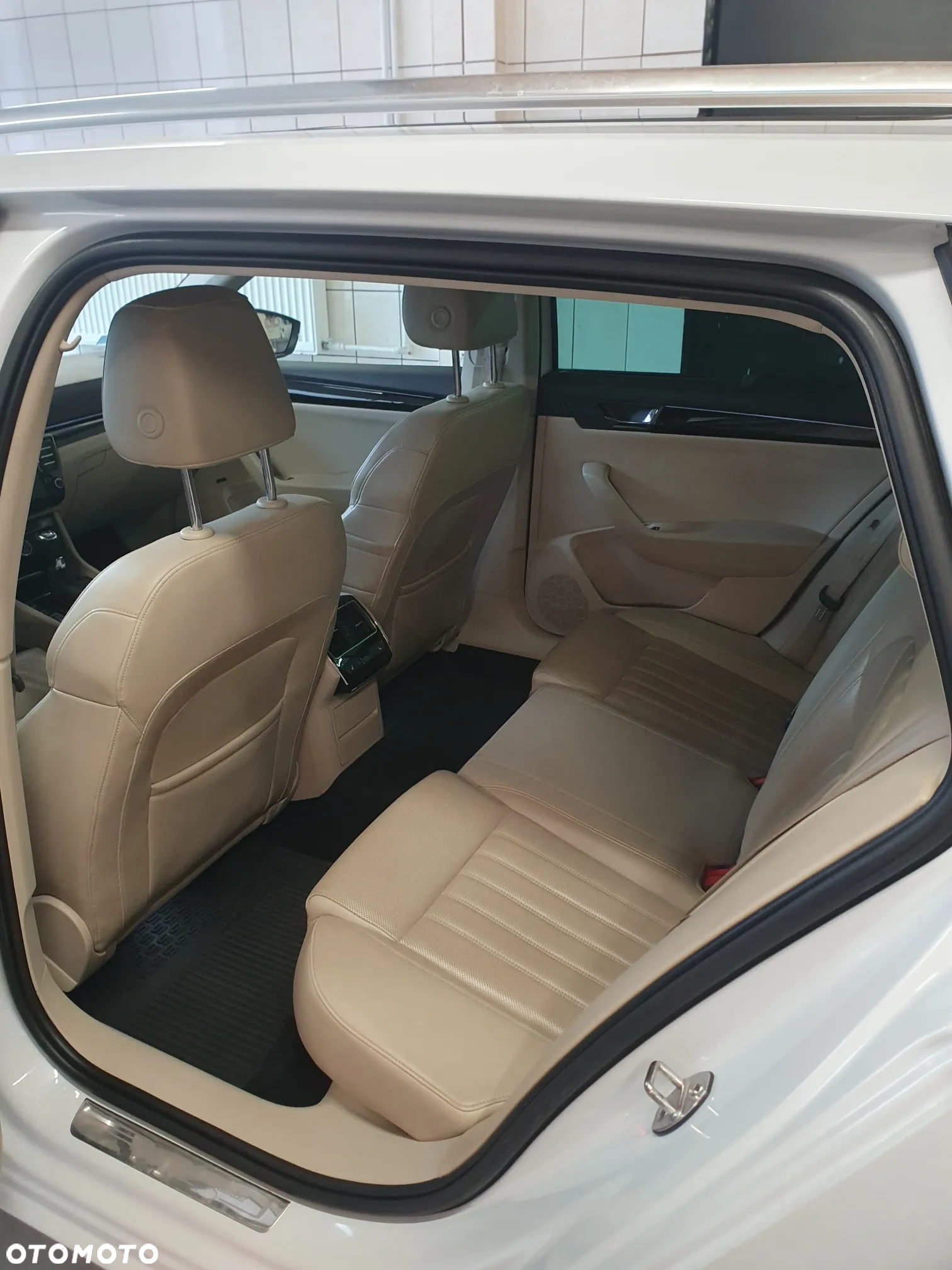 Skoda Superb 2.0 TSI 4x4 L&K DSG - 8