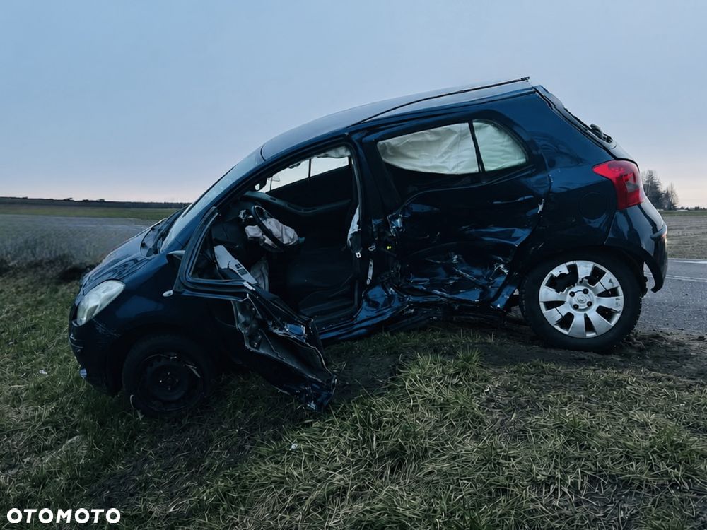 Toyota Yaris - 4
