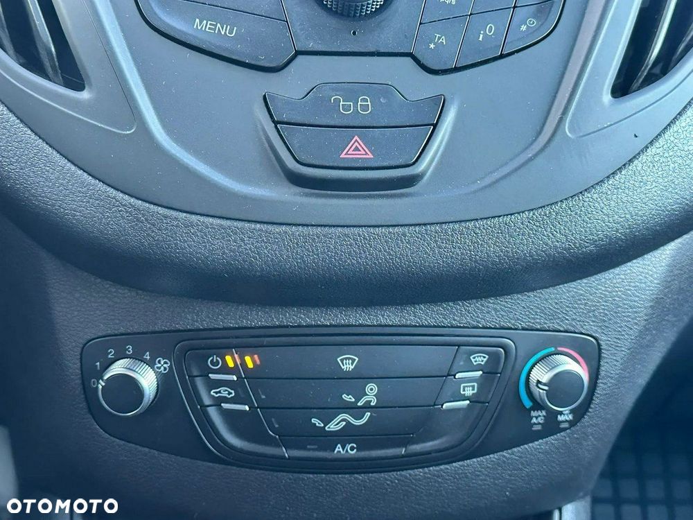 Ford Transit Courier - 20