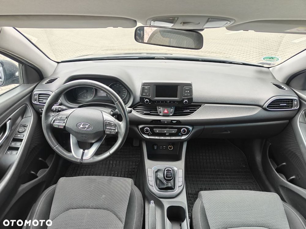 Hyundai i30 1.6 D Classic + - 13