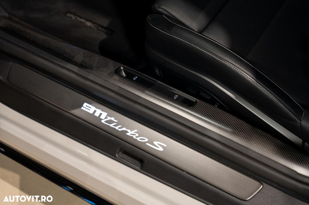 Porsche 911-TURBO-S - 28