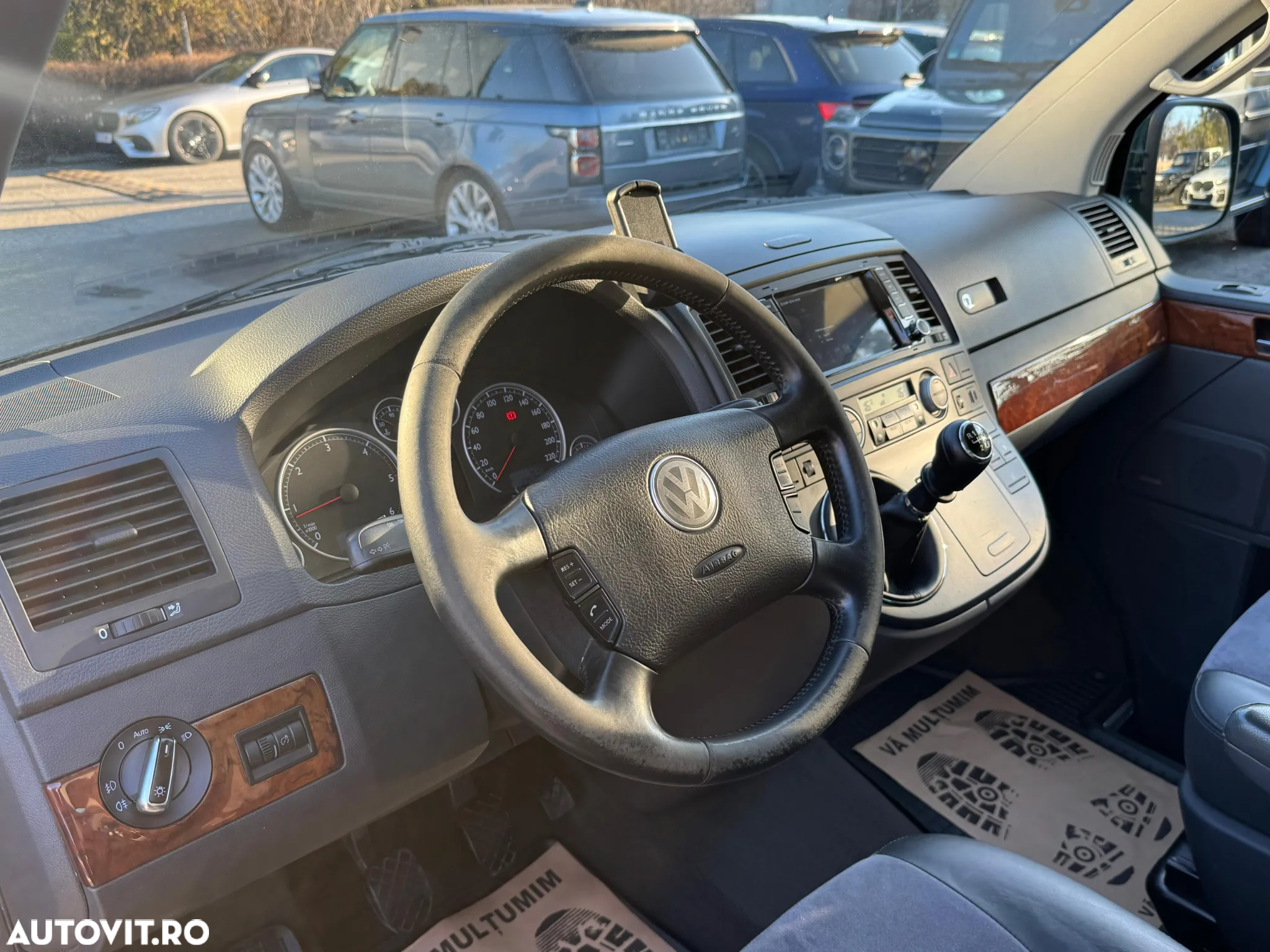 Volkswagen Multivan - 18