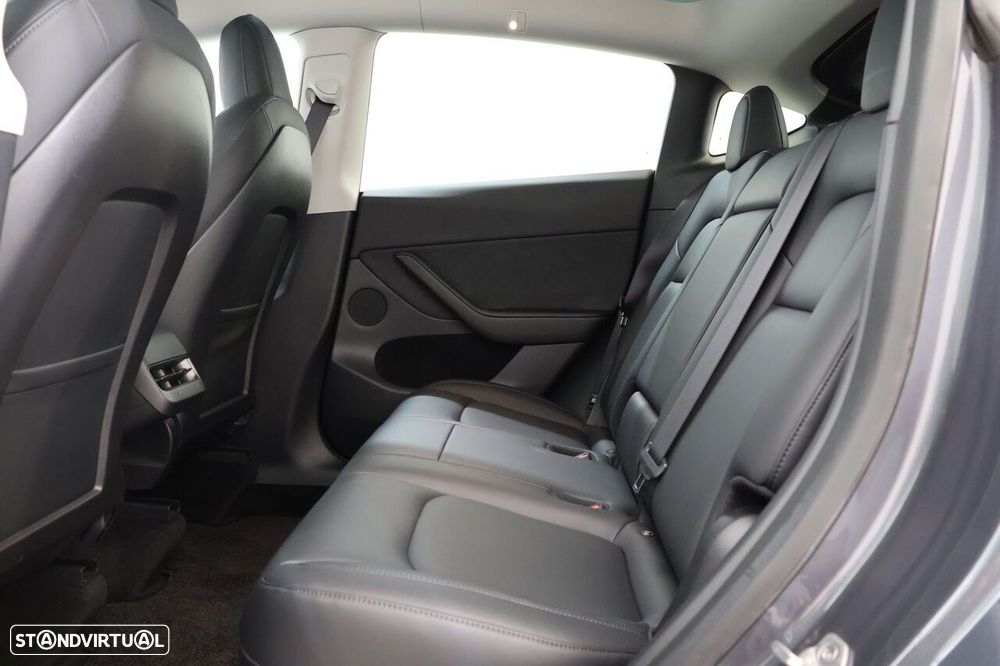 Tesla Model Y Long Range Dual Motor AWD - 8