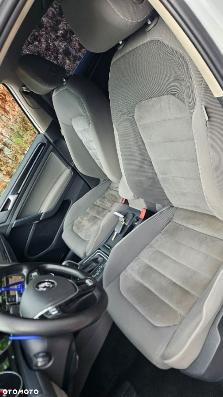 Volkswagen Golf Variant 2.0 TDI SCR DSG R-Line - 27