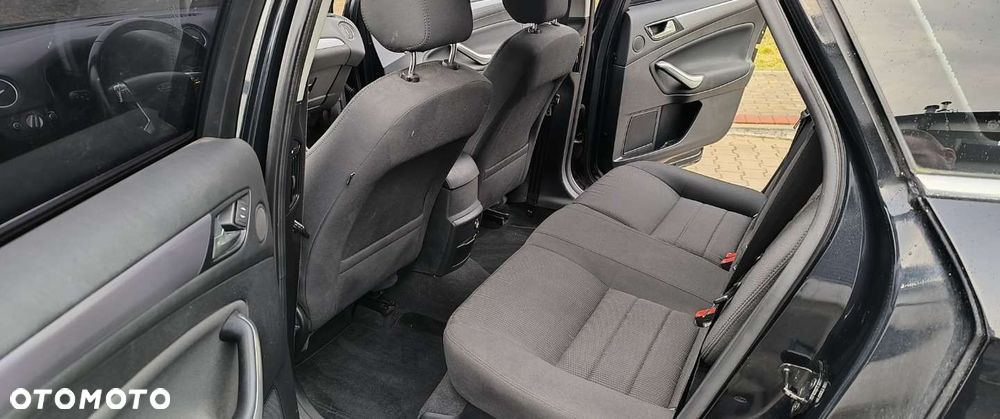 Ford Mondeo SW 2.0 EcoBoost Titanium - 32