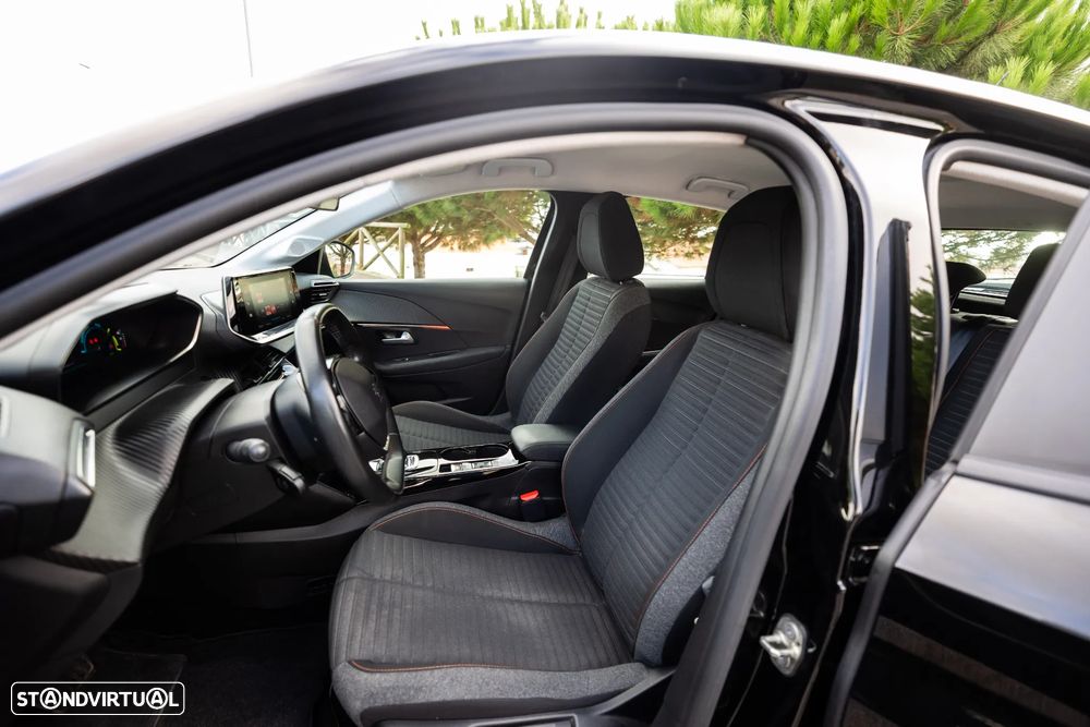 Peugeot 208 - 8