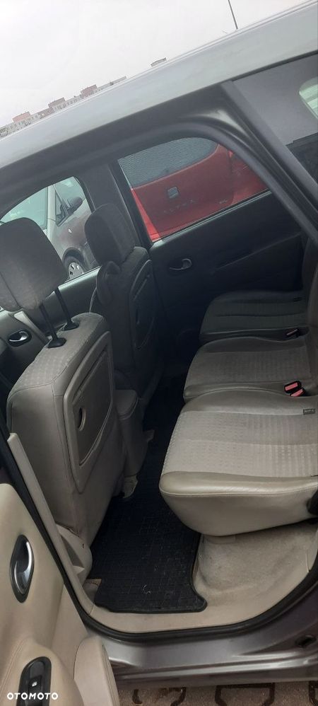 Renault Scenic 1.5 dCi Privilege - 11