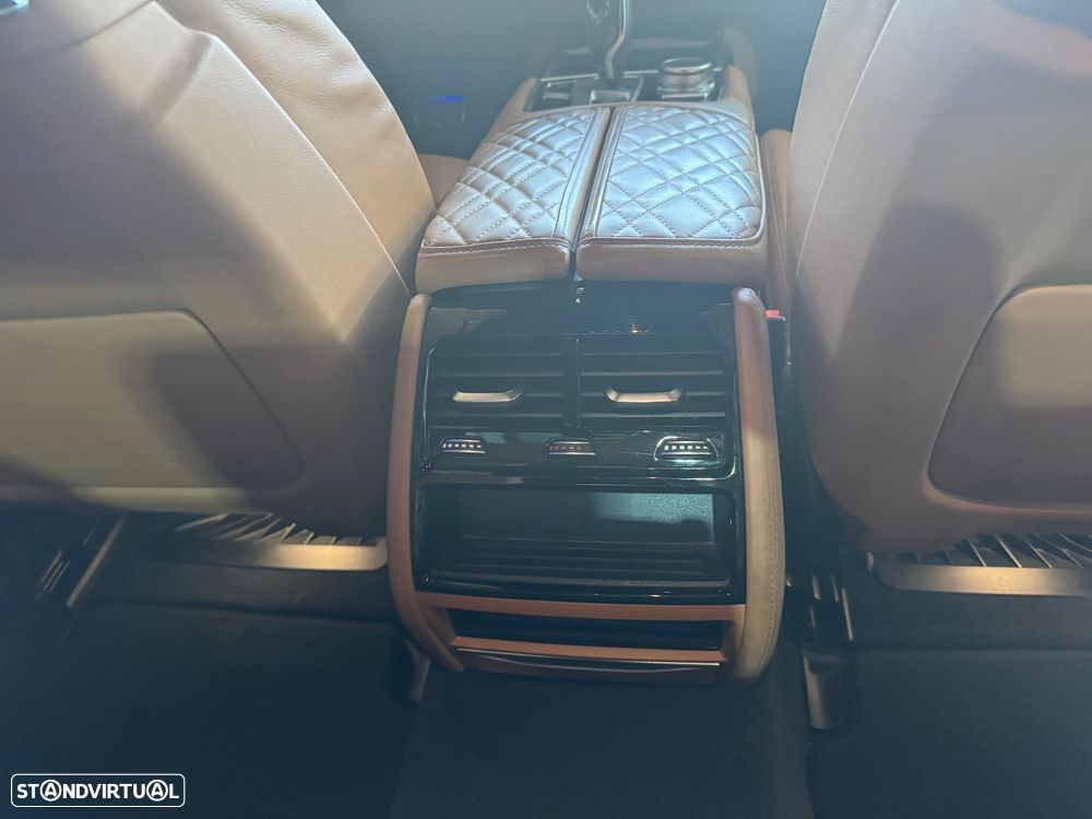 BMW 740 d xDrive Pack M Auto - 35