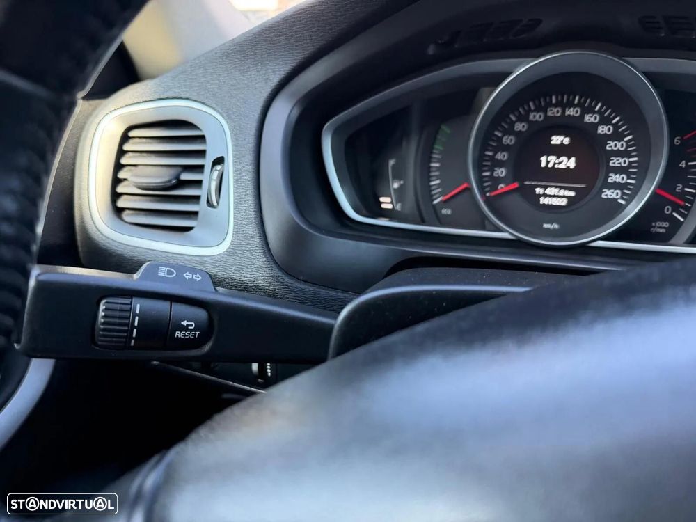 Volvo V40 2.0 D2 Momentum - 34