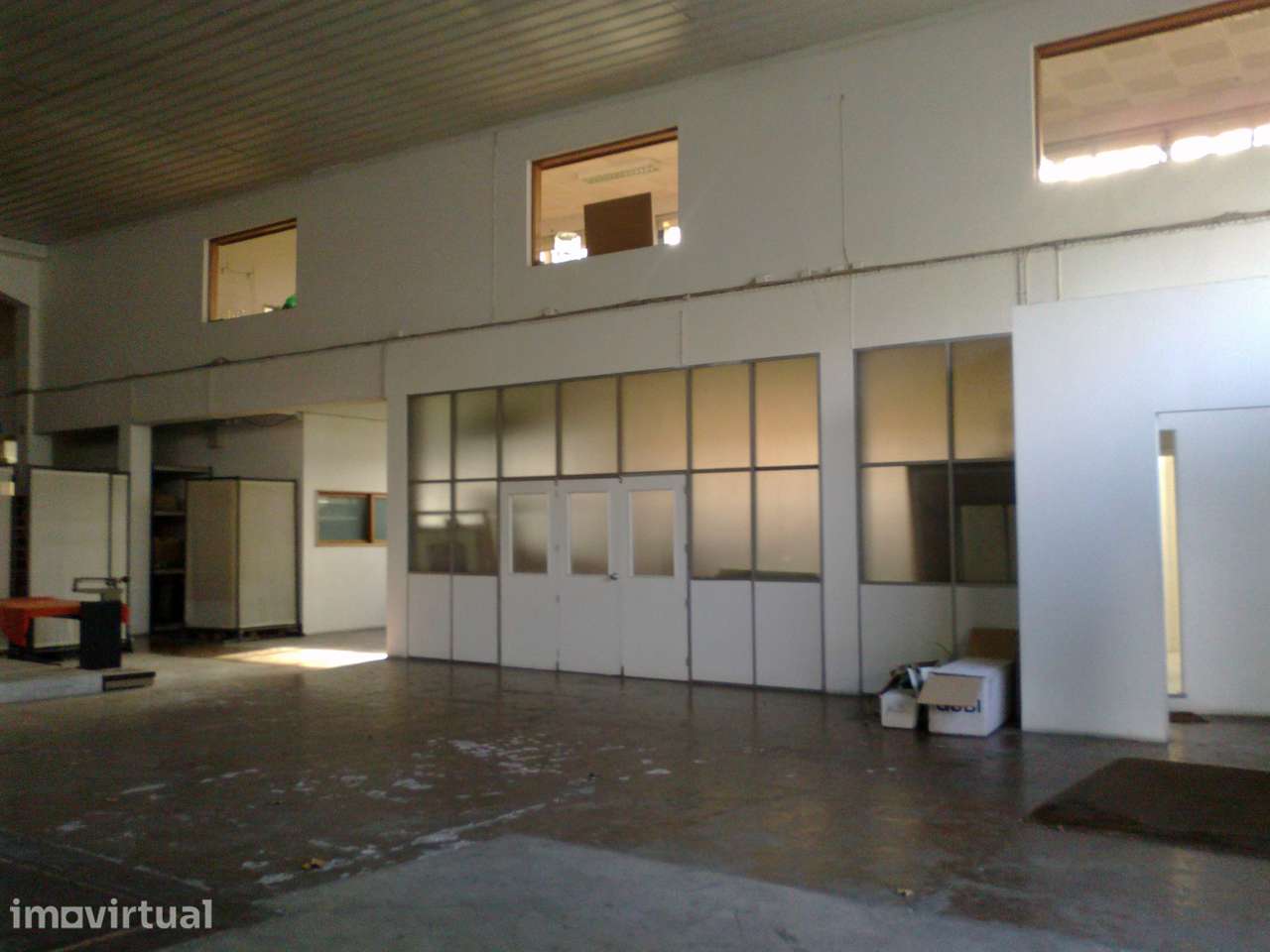 Armazém com 1200 m2, Zona Indústrial do Porto - Grande imagem: 2/3