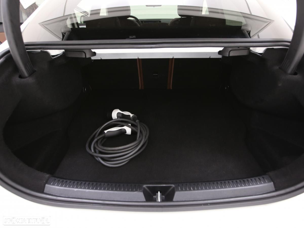 Mercedes-Benz A 250 Limousine e AMG Line - 15