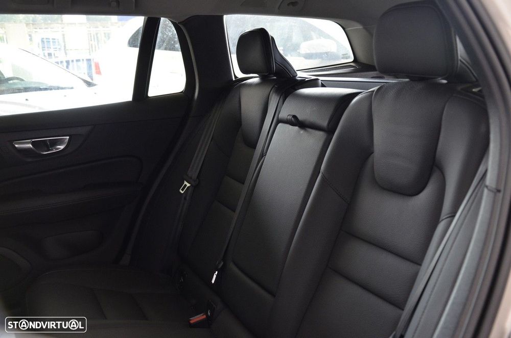 Volvo V60 2.0 T6 AWD TE Plus Dark - 10