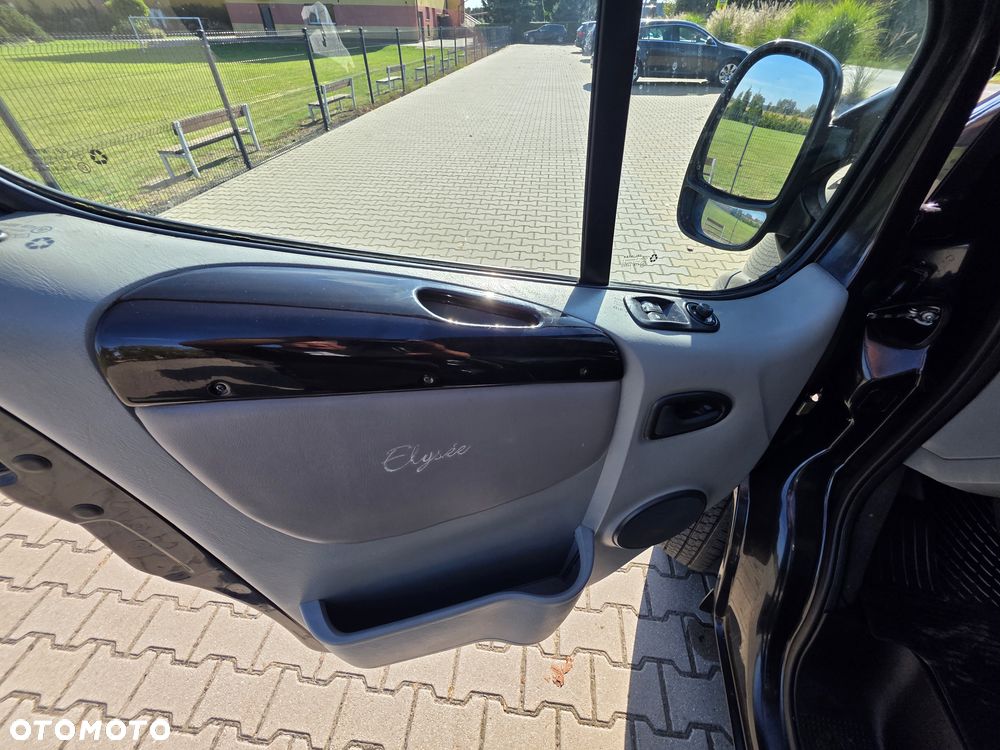 Renault Trafic - 25
