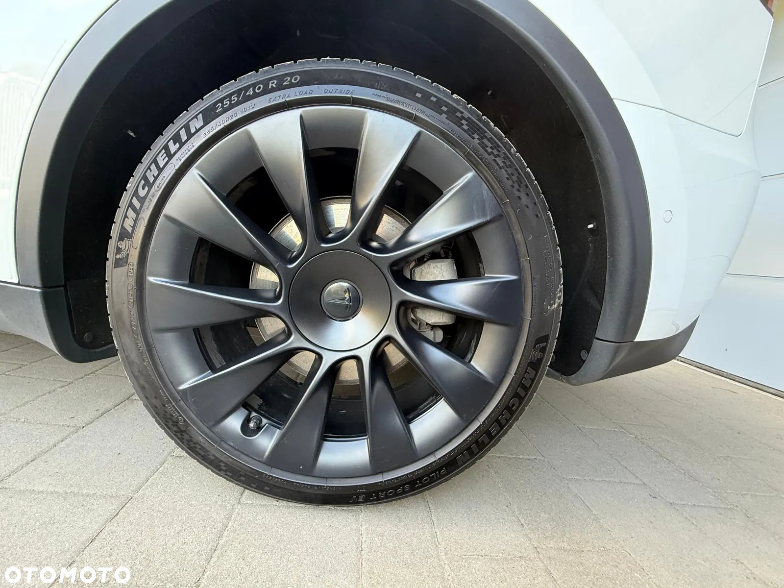 Tesla Y Long Range AWD - 19