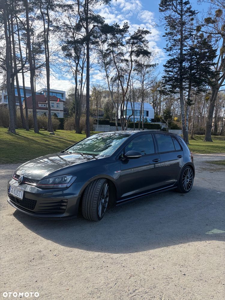 Volkswagen Golf - 11