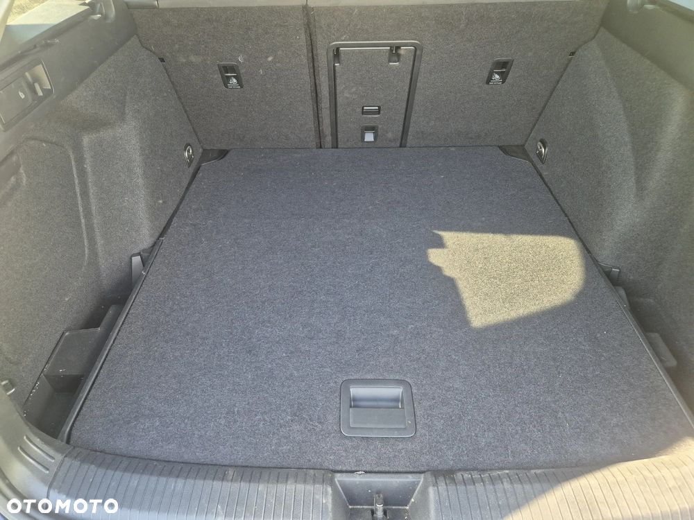 Volkswagen Golf 1.0 eTSI OPF DSG Active - 36