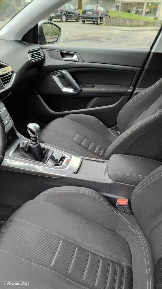 Peugeot 308 1.2 PureTech Allure J17 - 11
