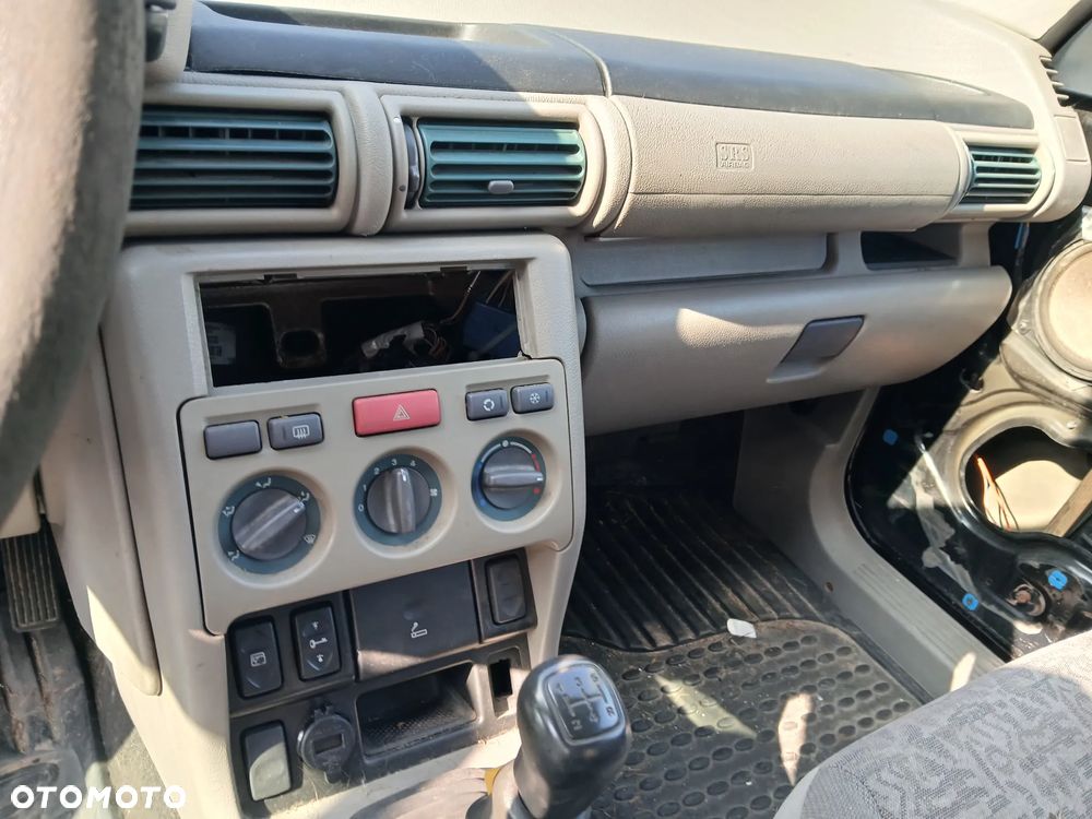 land rover freelander 5D fotel fotele kanapa deska kokpit podsufitka boczek boczki klamka podłokietnik - 5