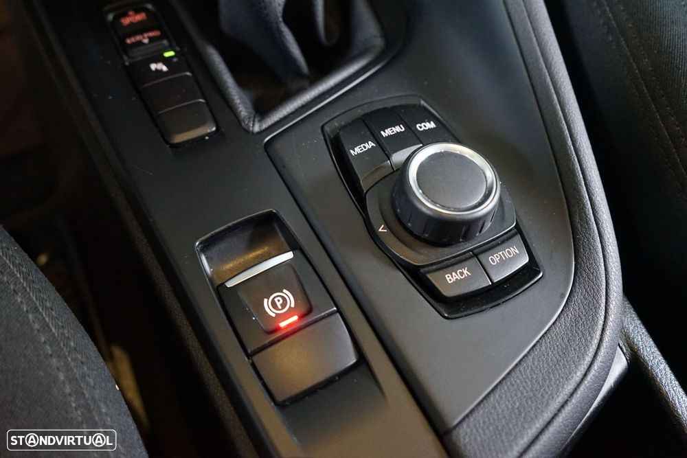 BMW X1 18 d sDrive Advantage - 30