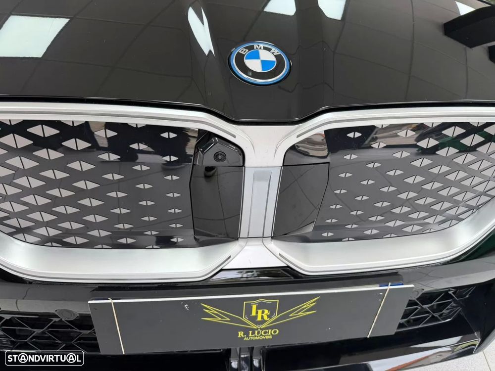 BMW iX2 eDrive20 Pack Desportivo M - 41