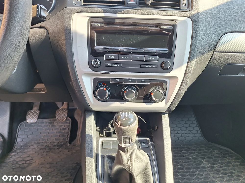 Volkswagen Jetta 2.0 TDI DPF BMT Trendline - 10