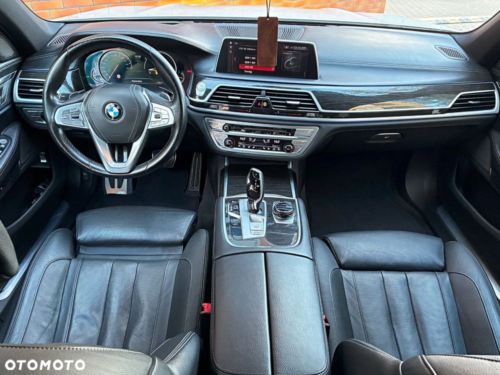 BMW Seria 7 740Li - 30