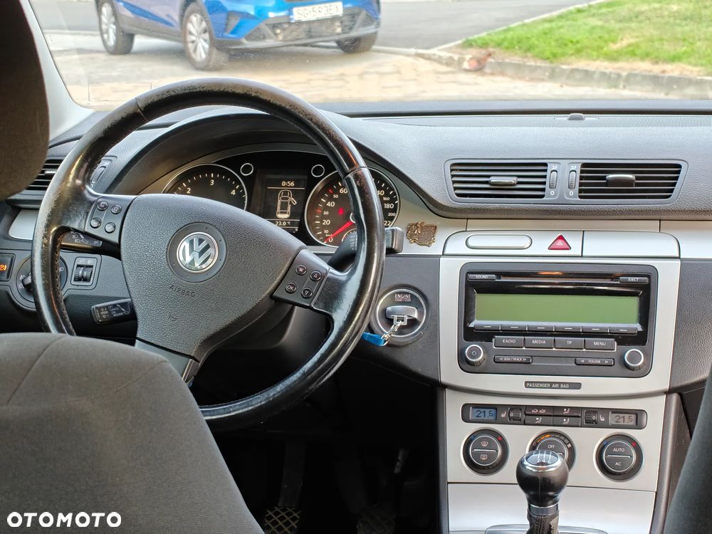 Volkswagen Passat - 12