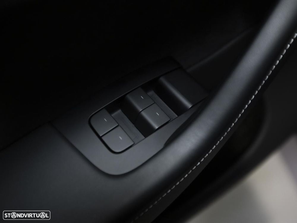 Tesla Model Y Long Range Tração Integral - 24