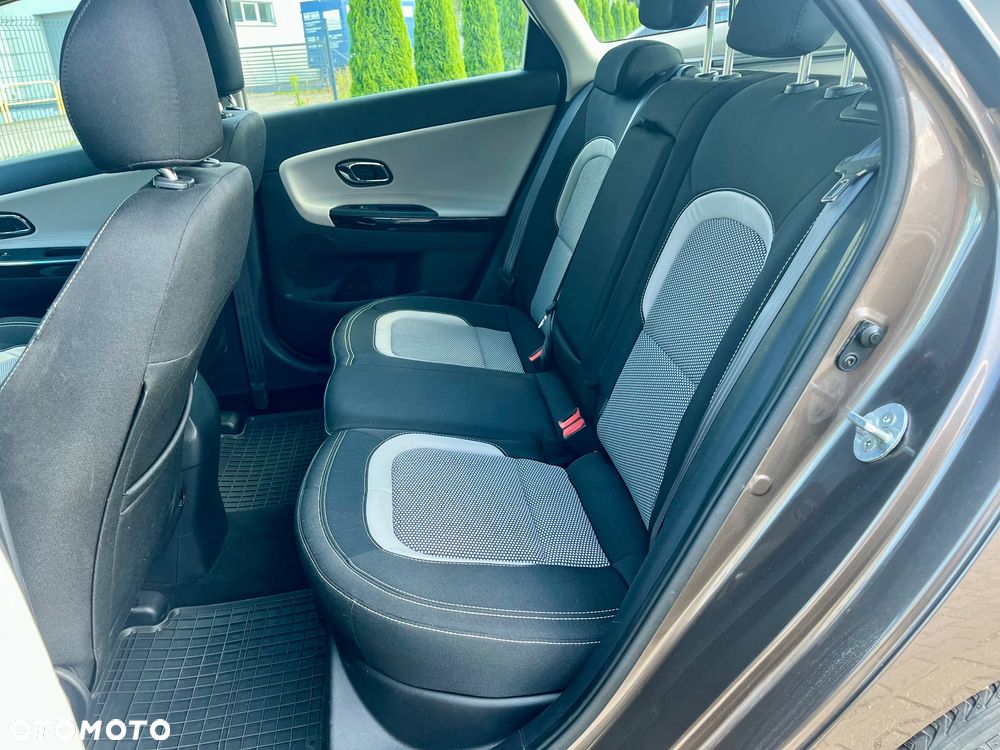 Kia Ceed 1.6 GDI ISG Platinum Edition - 16