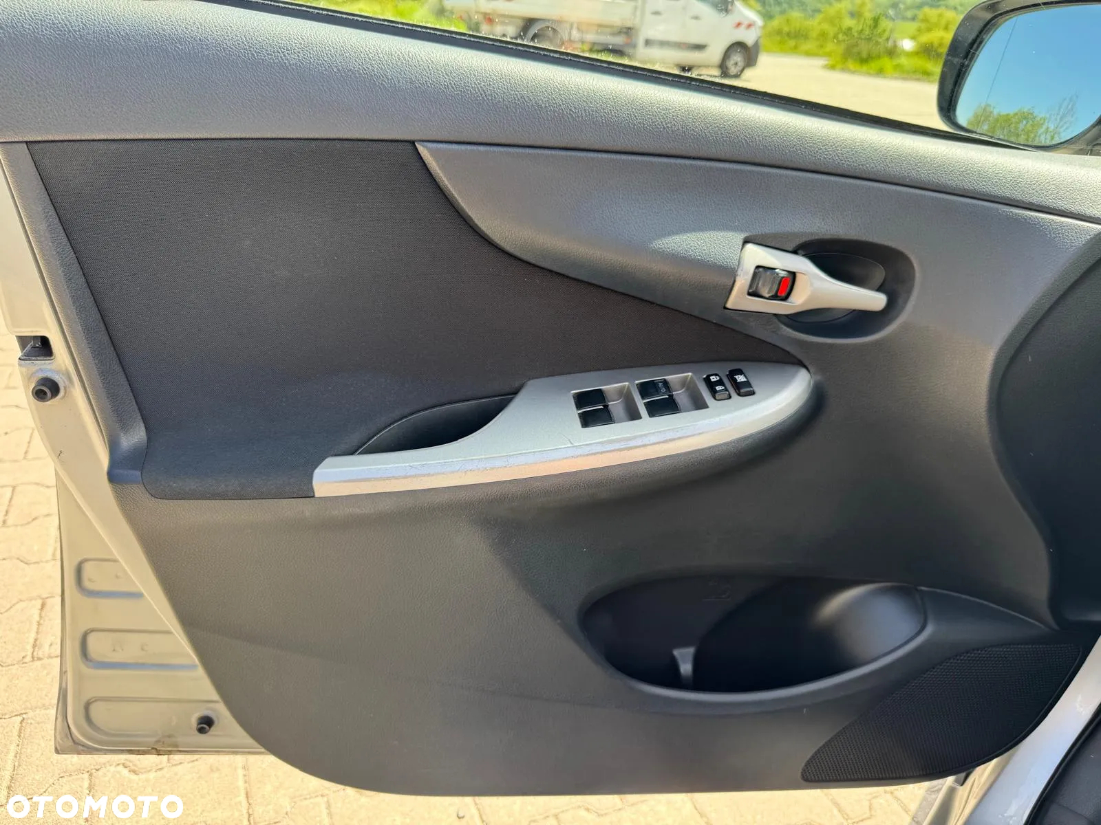 Toyota Corolla - 12