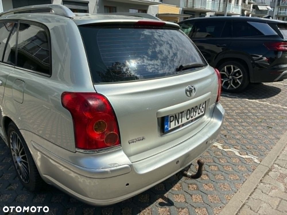 Toyota Avensis 1.8 VVT-i Combi - 2