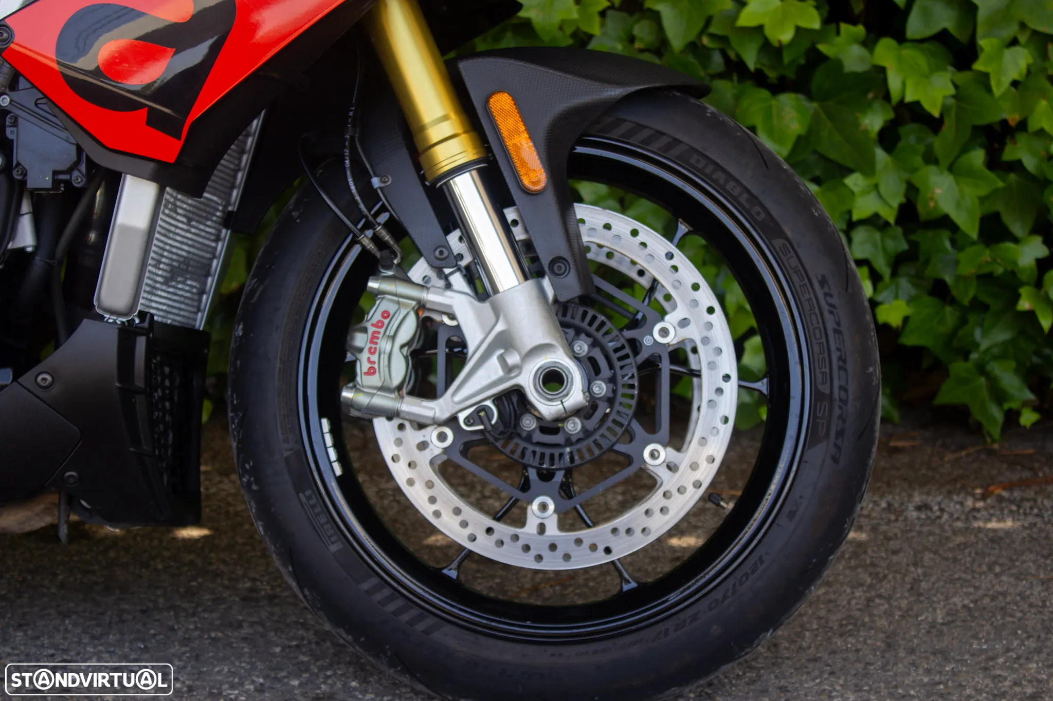 Aprilia Tuono V4 Factory - 8