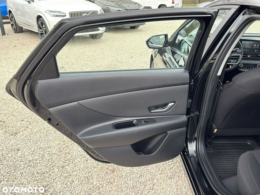 Hyundai Elantra - 16