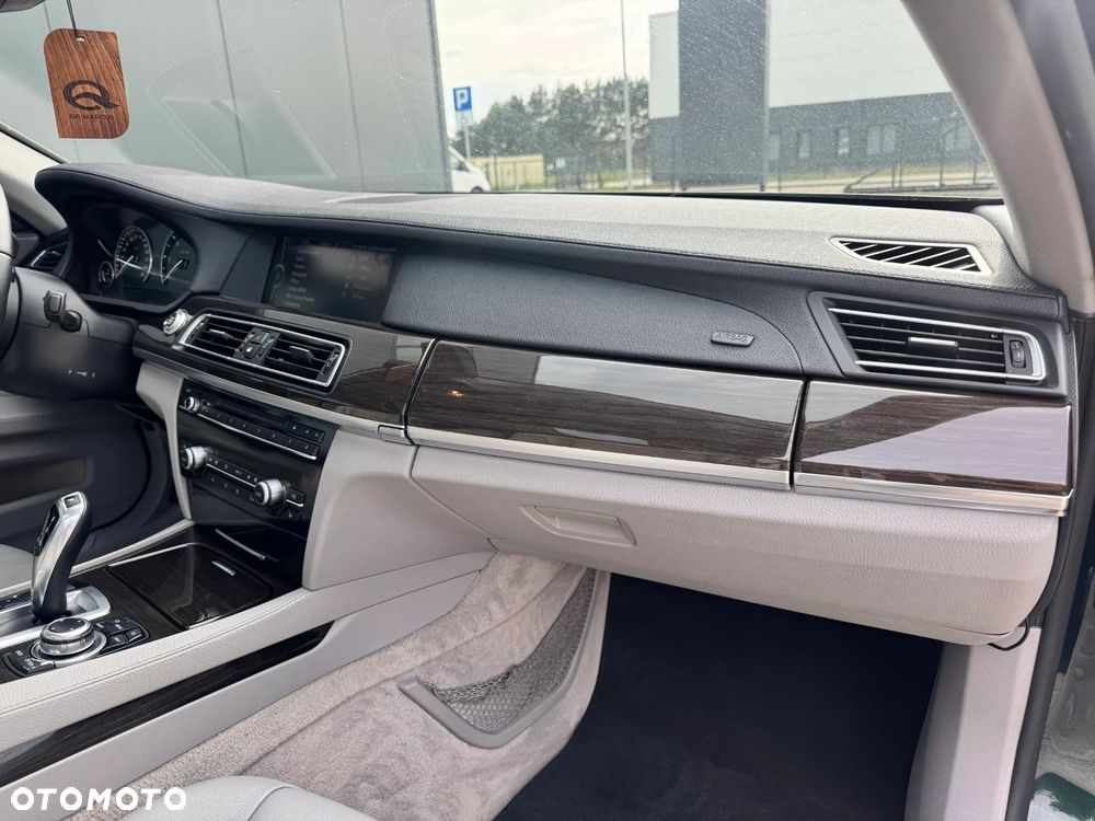 BMW Seria 7 730d - 24