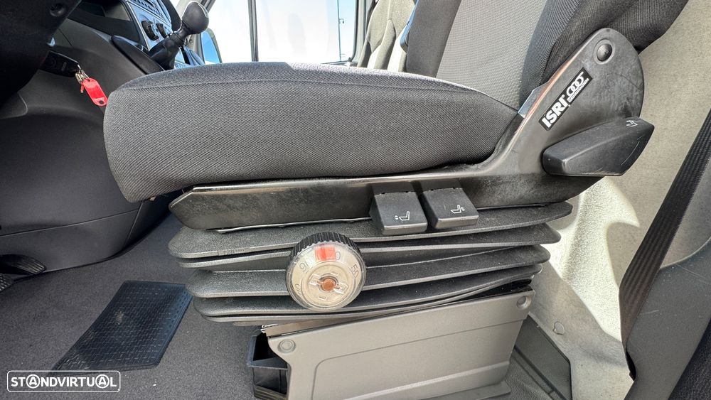 Iveco Daily 2.3 35C13 C/ Frio C/ Plat Elevatoria - 27