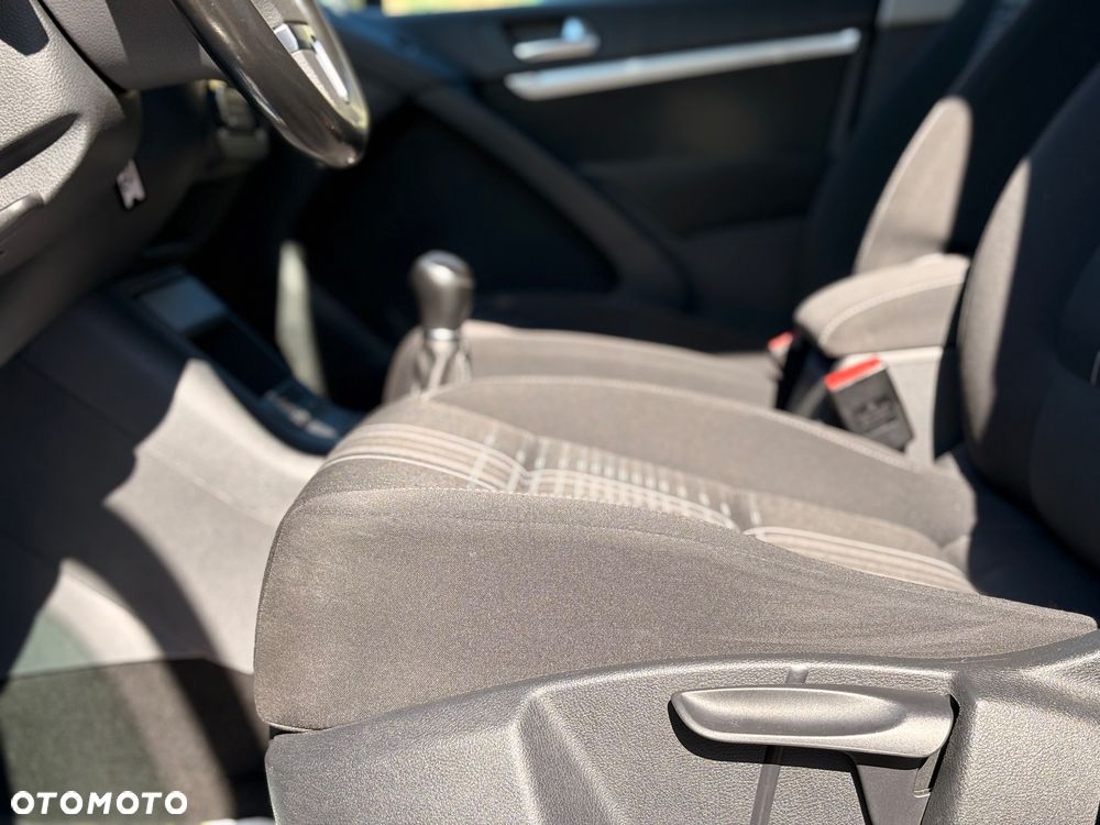 Volkswagen Tiguan 2.0 TDI DPF BlueMotion Technology Lounge Sport & Style - 14