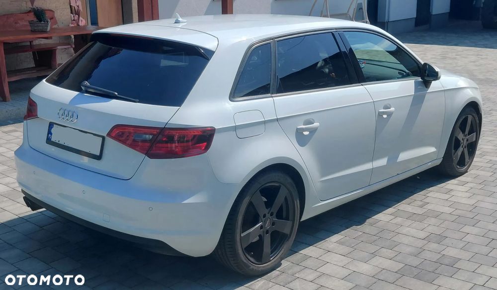 Audi A3 Sportback 1.4 TFSI Attraction - 4