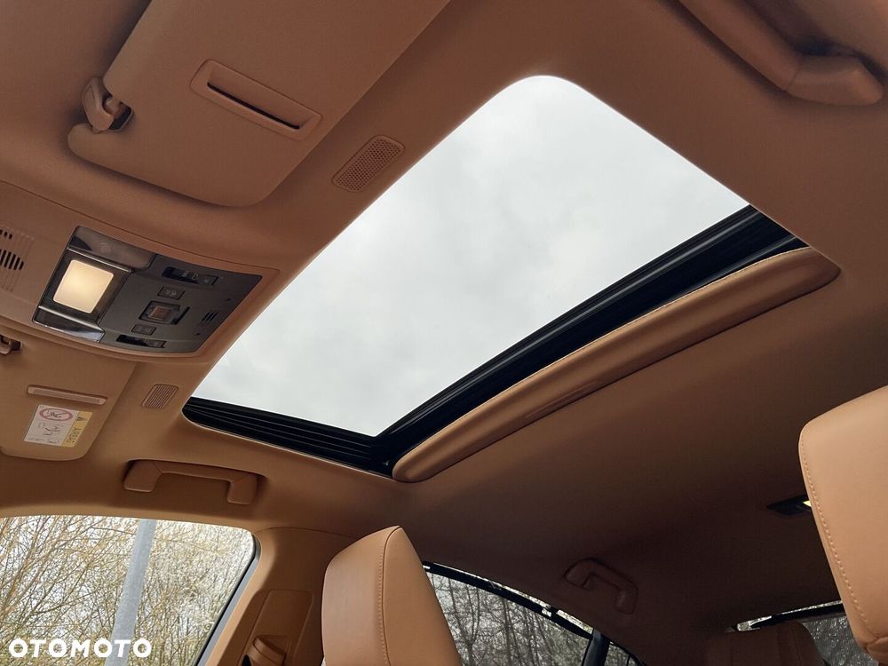 Lexus ES 300h Omotenashi - 35