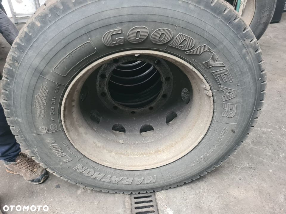 OPONA GOOD YEAR 305 70 22.5 16 mm