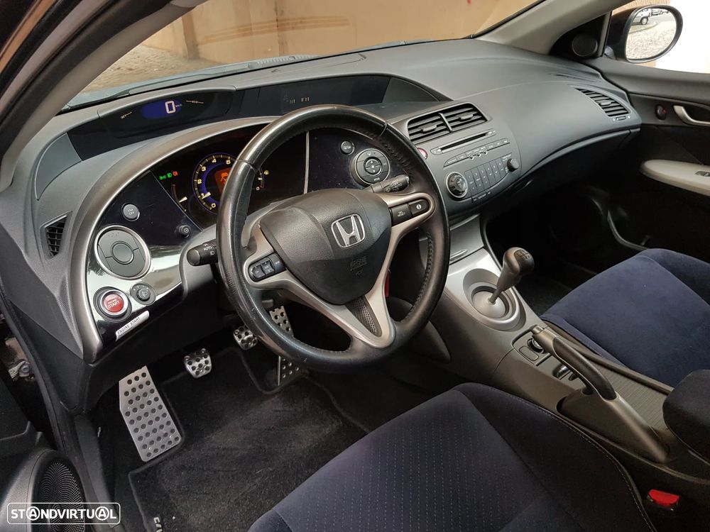 Honda Civic 1.8 Sport - 11