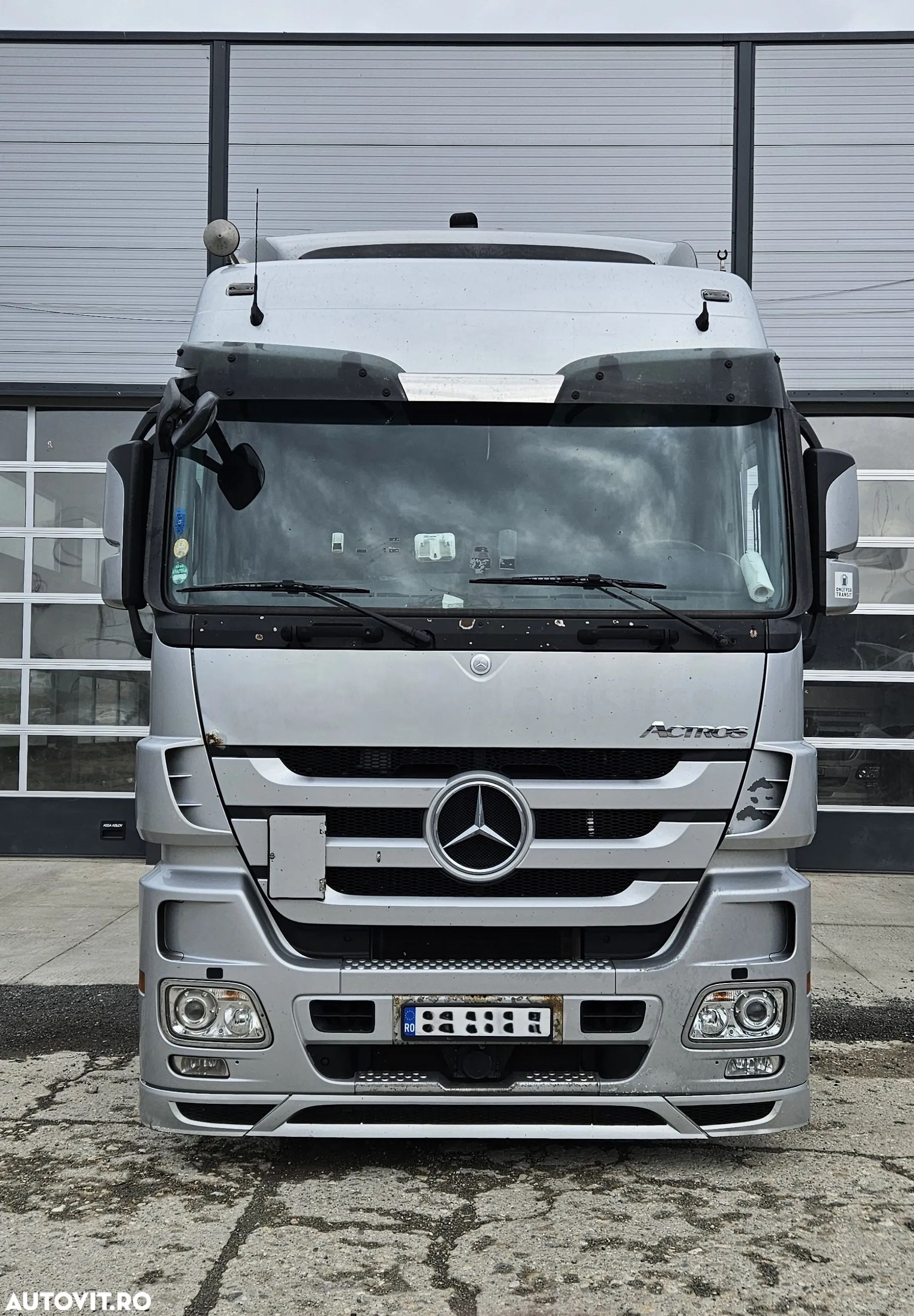 Mercedes-Benz 32 ACTROS - 1