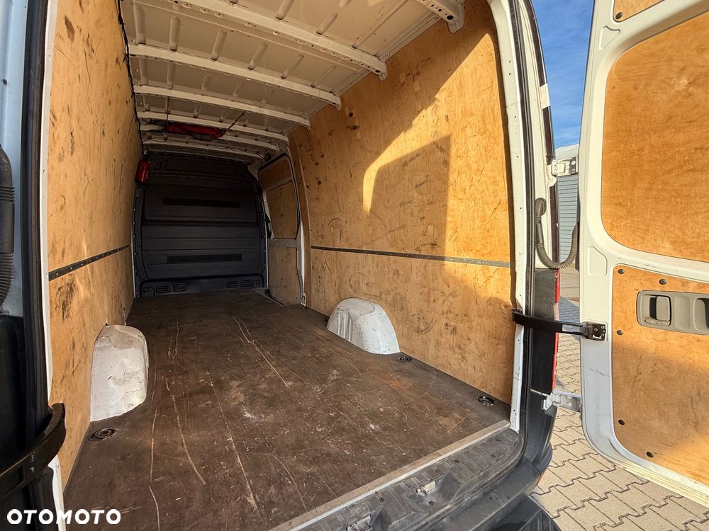 Mercedes-Benz Sprinter - 20