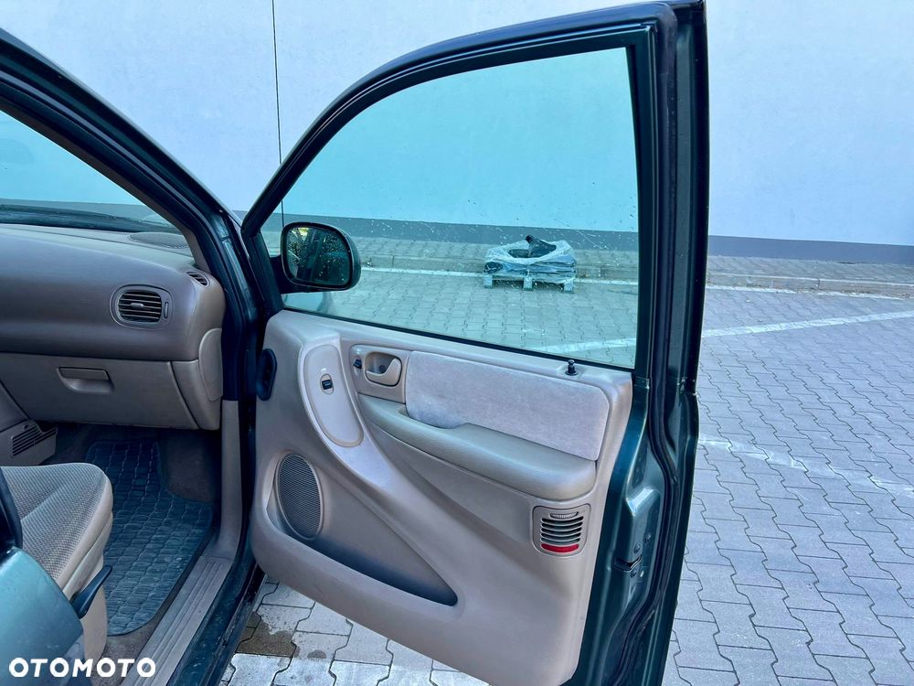 Dodge Caravan - 19