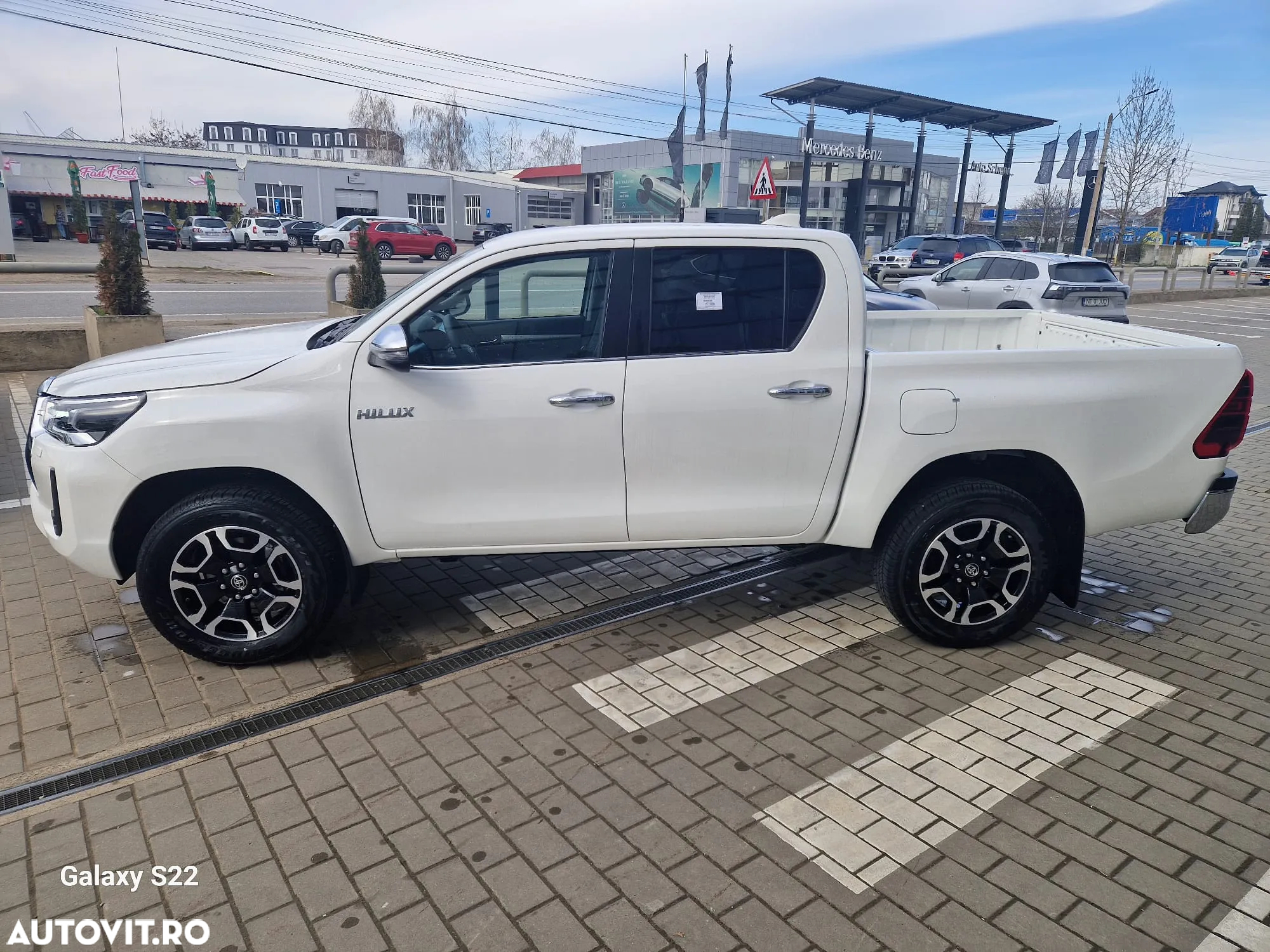 Toyota Hilux 2.8D 204CP 4x4 Double Cab AT MHEV Executive - 8